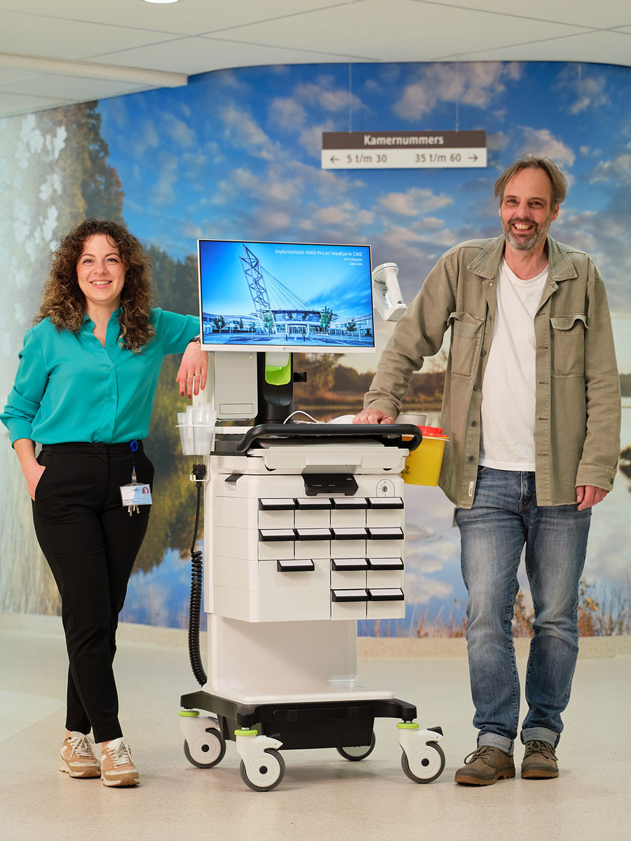 Meander Happy nurse with AMiS-PRO all in one clinical cow